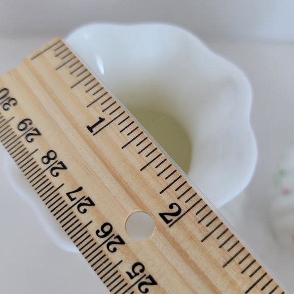 2 Pc Set White Porcelain Rose Bud Print Vase's - Picture 7 of 9